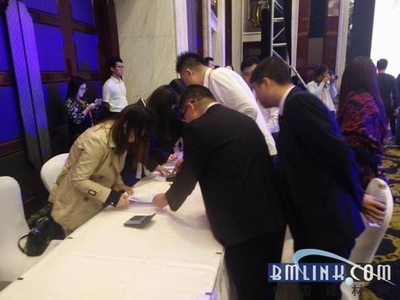 當藝術邂逅楚楚 十月花千谷新品發布會